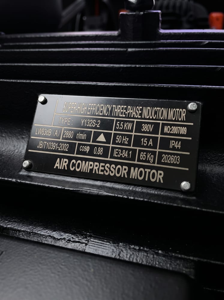 Placa técnica de especificaciones del motor del Compresor Ringtrav